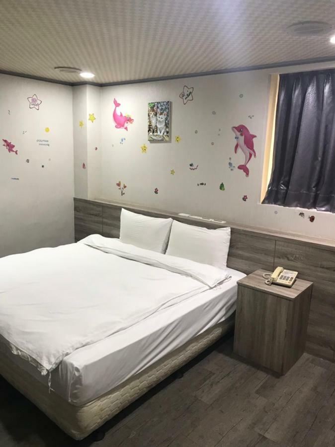 心園生活旅店 Xin Yuan Hotel Hsichu-stad Buitenkant foto